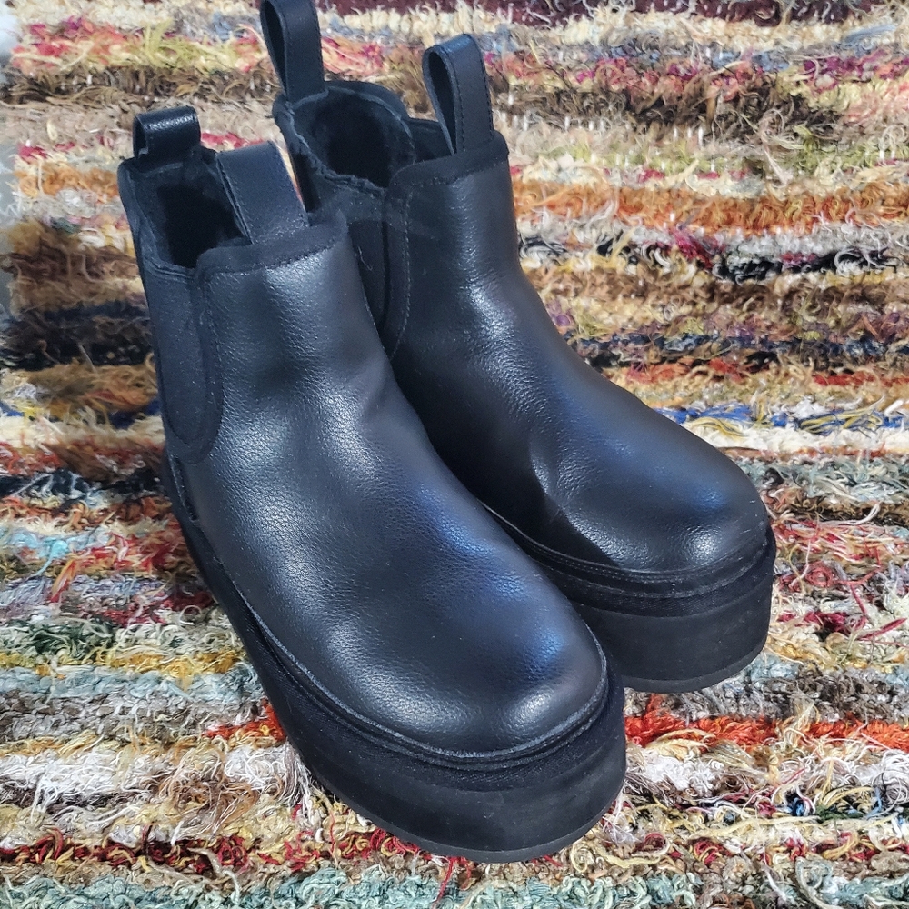UGG Neumel Platform Chelsea Boot